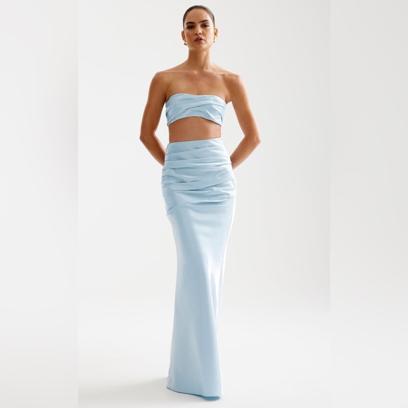 Elliatt Dresses & Skirts - LEXI  ARIANA Set GLACIER Strapless Bandeau & Maxi Skirt Two Piece Set size S NWT